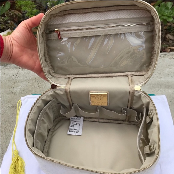 Kendra Scott NWT White Python Carryall Case - Picture 3 of 3